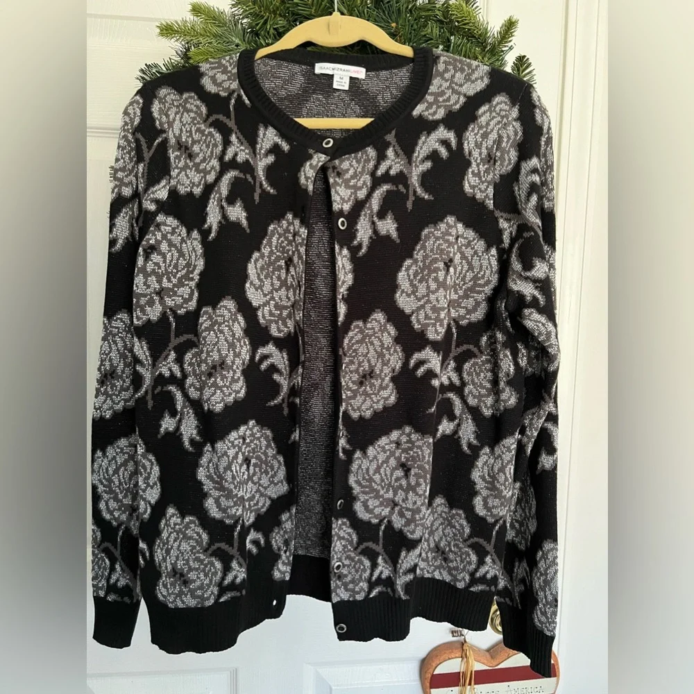 Isaac Mizrahi sweater euc size medium - Picture 3 of 9